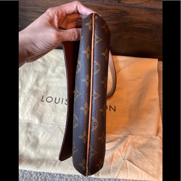 💯% Authentic Louis Vuitton Musette tango should bag - Picture 3 of 10